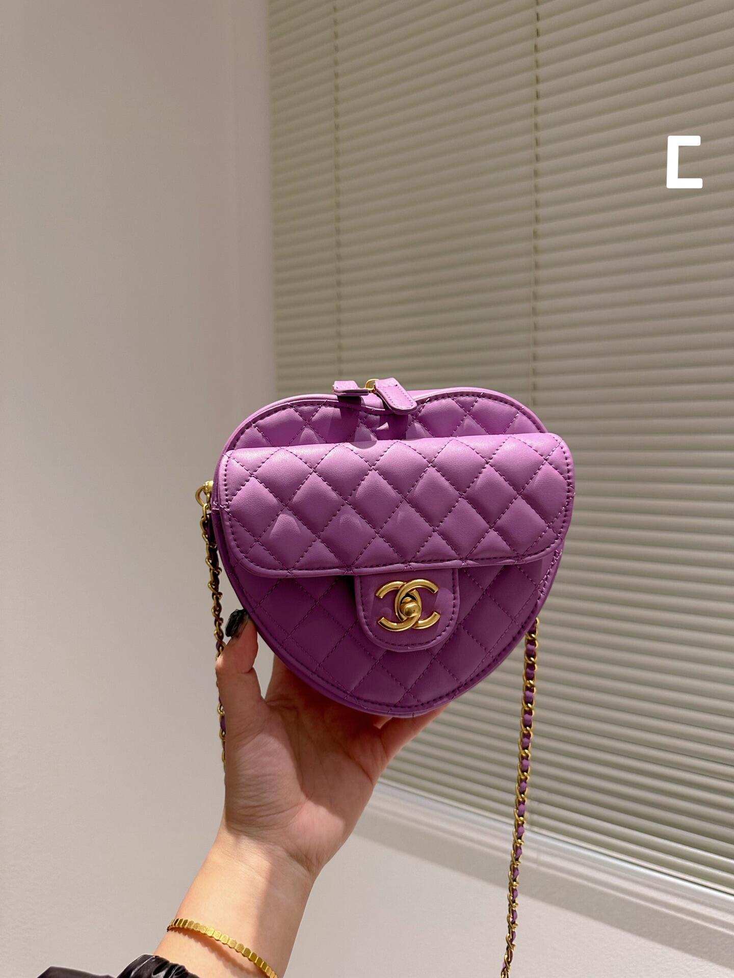 CHANEL　ハート　クラッチバック